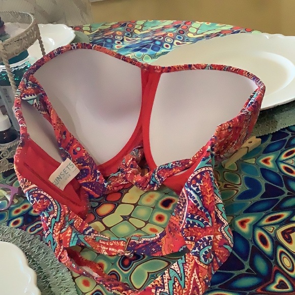 Sunsets bikini curve  top red blue turquoise size 18, large CD cup…nice …color - Picture 5 of 13